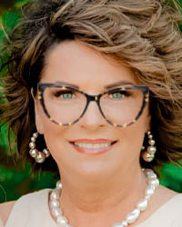 Nicole Cave